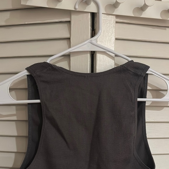 Gray Sleeveless Ribbed Top - Picture 7 of 8